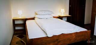 Хостелы Hostel Alpin Marisel Мэришел Двухместный номер с 2 отдельными кроватями и собственной ванной комнатой-1